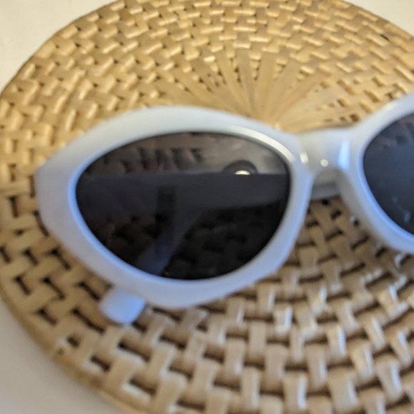 White sunglasses - Cat eye - Picture 5 of 5